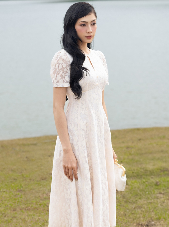 Mặc đẹp suốt hè từ bản phối váy dài, quần ống rộng và giày cao gót- Ảnh 2.