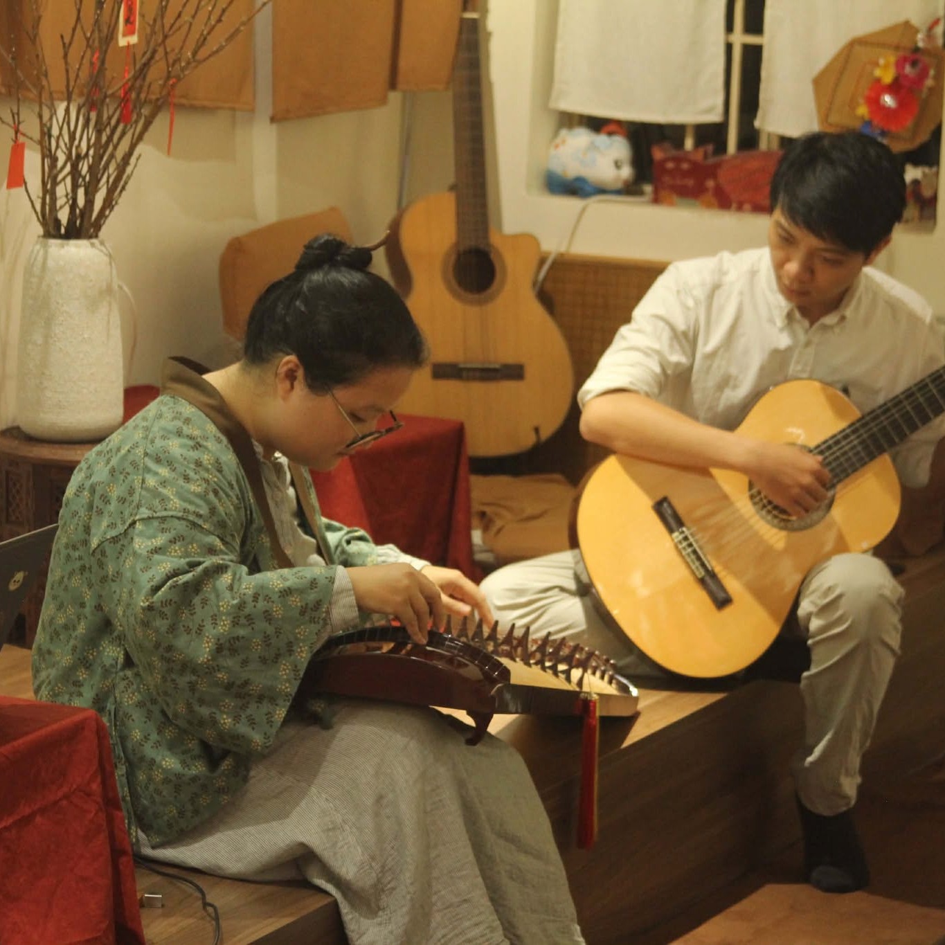 Hiếu Văn Ngư và Nhã Tập Hiên: 