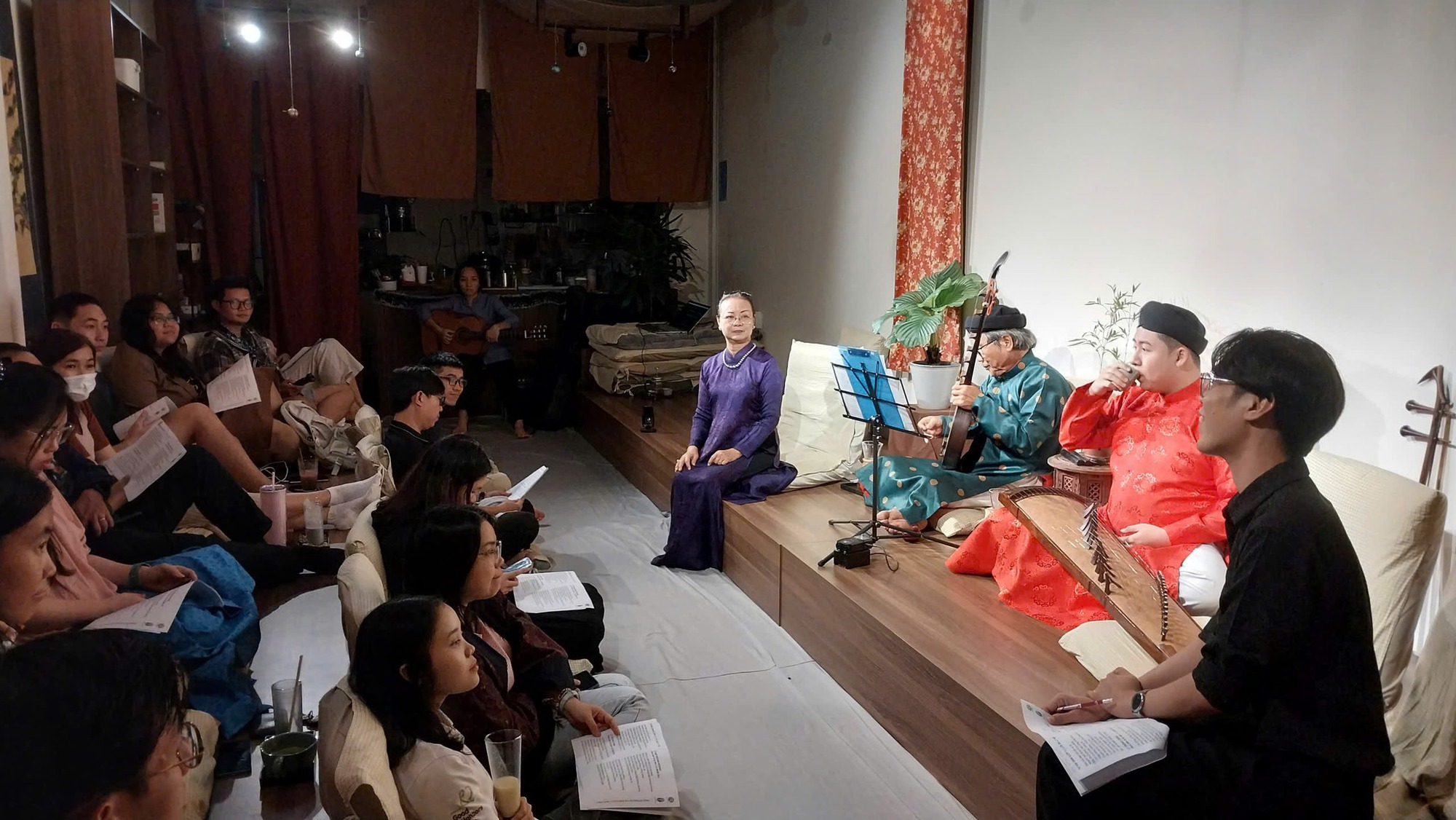 Hiếu Văn Ngư và Nhã Tập Hiên: 