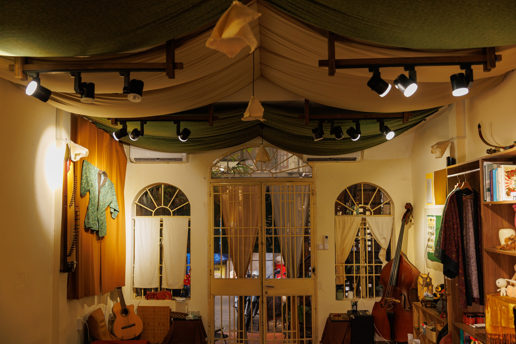 Hiếu Văn Ngư và Nhã Tập Hiên: 