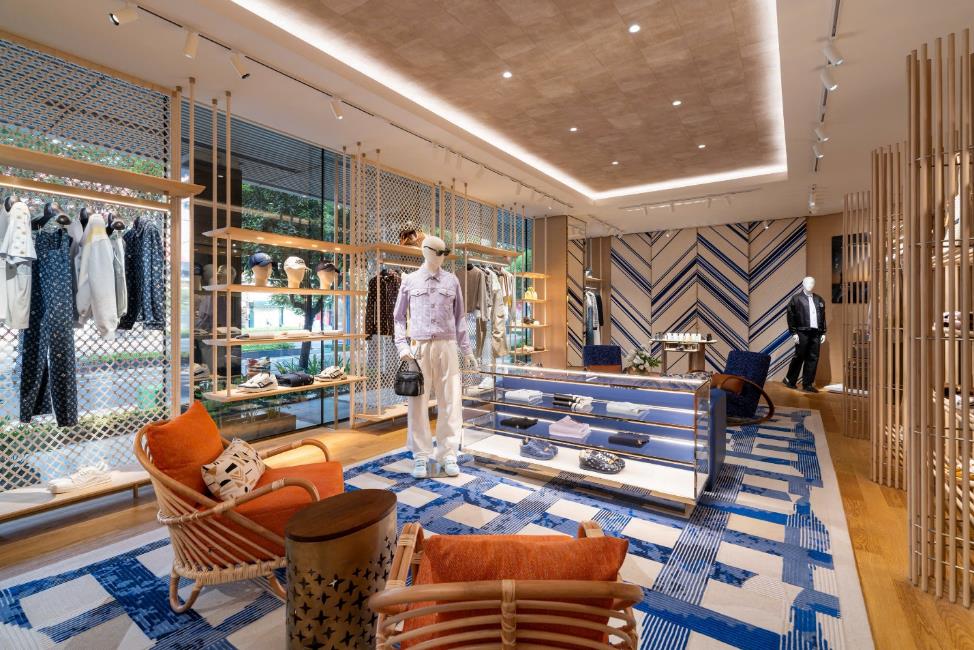 Louis Vuitton mang tinh thần viễn du vào cửa hàng Menswear đầu tiên tại Việt Nam- Ảnh 2.