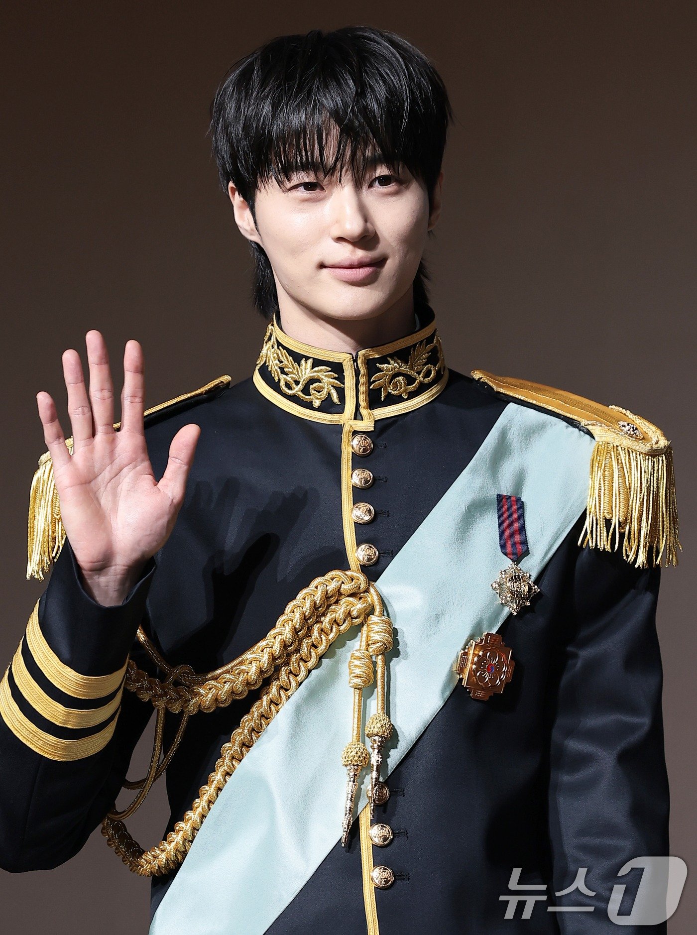 Cặp đôi hoàng tử - công chúa đẹp nhất 2026 là đây: Visual cổ tích thần tiên, xa hoa lộng lẫy chói cả mắt- Ảnh 8.