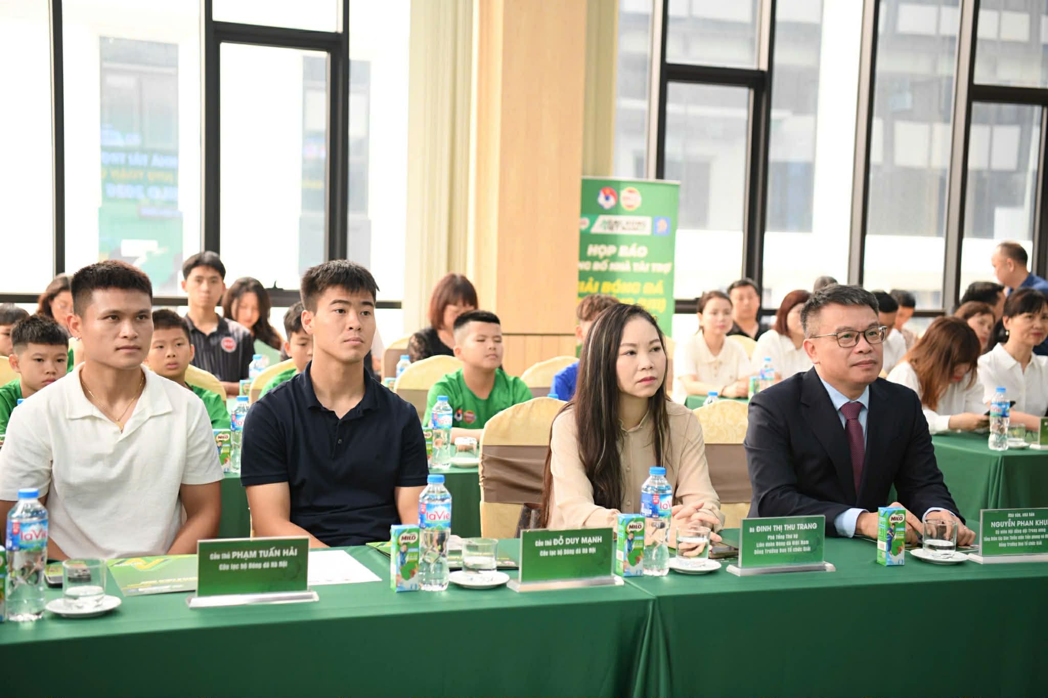 Duy Mạnh, Tuấn Hải truyền lửa cho cầu thủ nhí ở giải U.11 toàn quốc Cúp Nestlé MILO 2026- Ảnh 2.