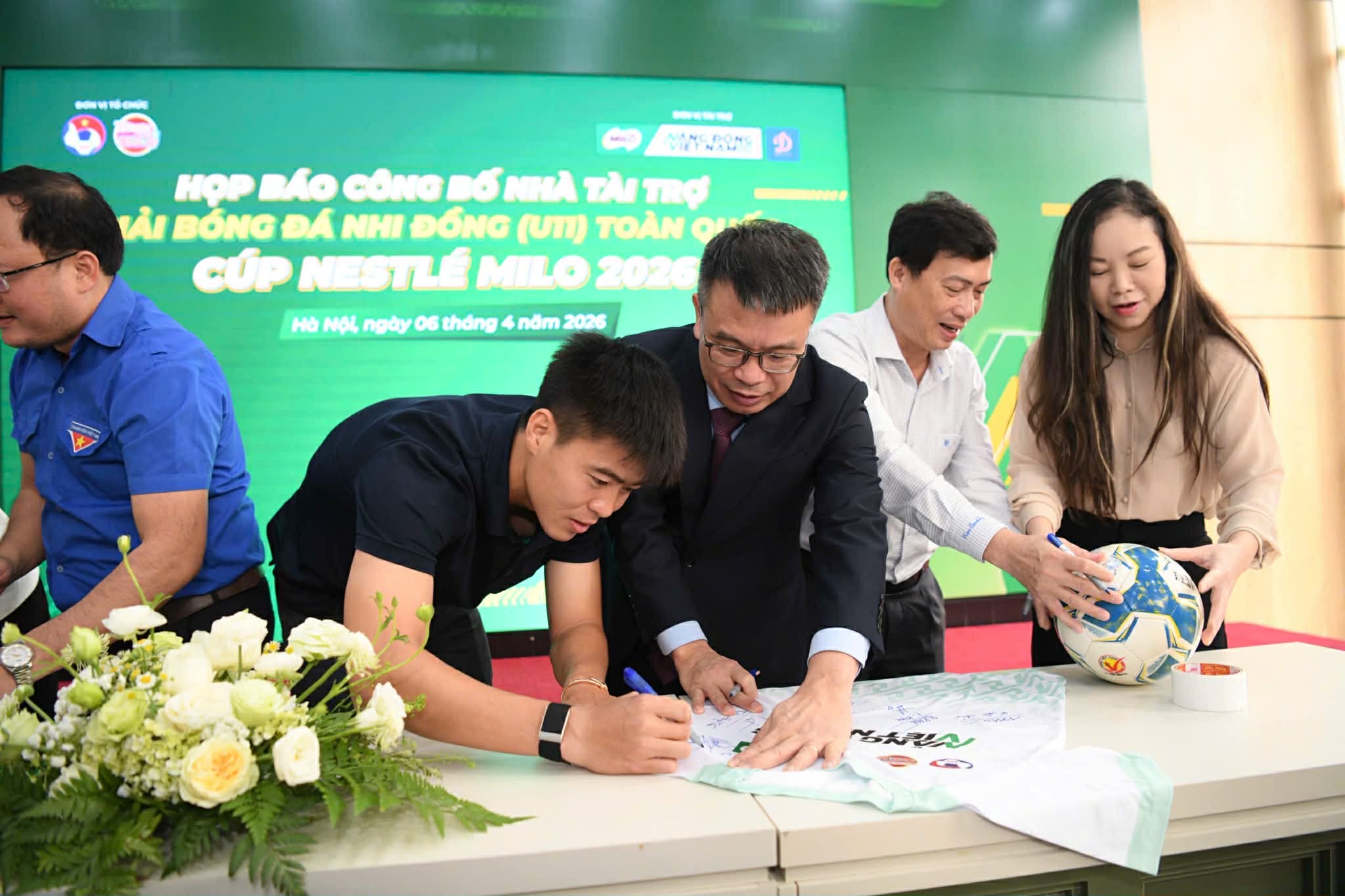 Duy Mạnh, Tuấn Hải truyền lửa cho cầu thủ nhí ở giải U.11 toàn quốc Cúp Nestlé MILO 2026- Ảnh 4.