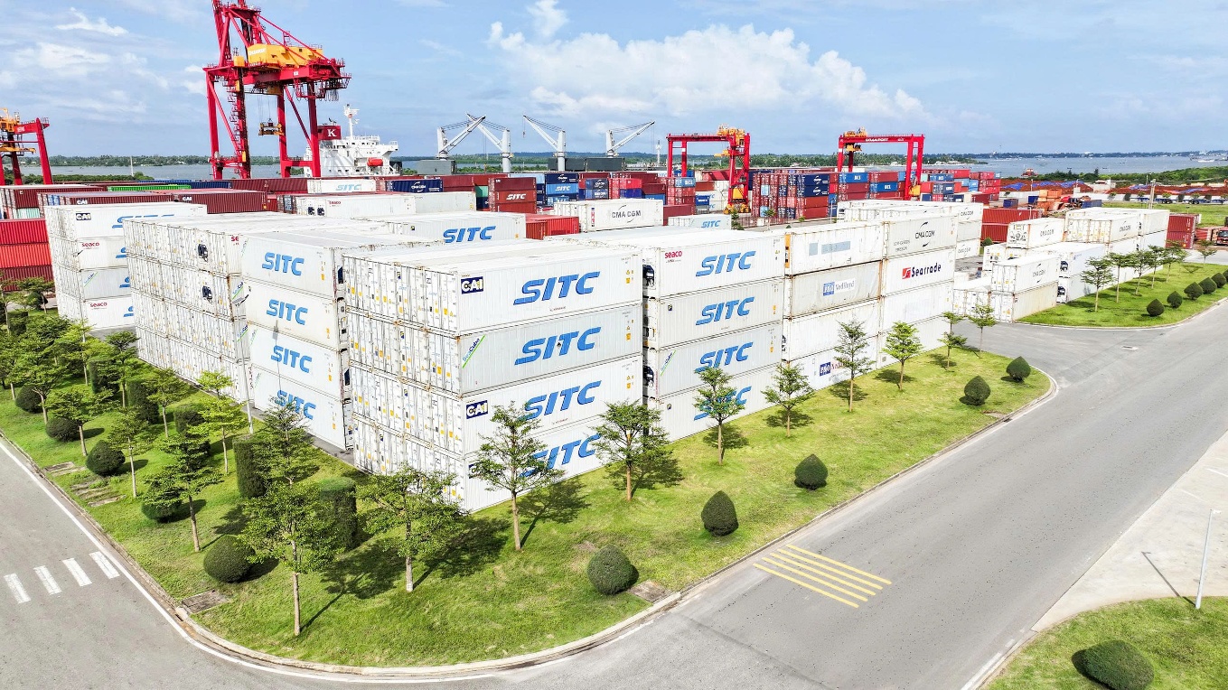 Điện mặt trời tại Cảng quốc tế Chu Lai: Giảm chi phí, tăng lợi ích 4 1775463222 47 Dien mat troi tai Cang quoc te Chu Lai Giam