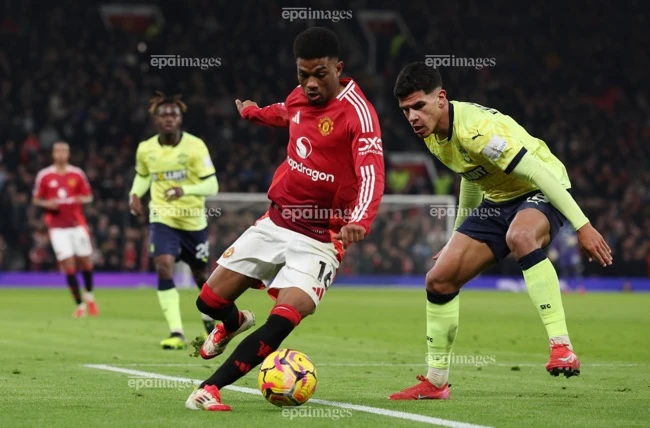 Tuyến giữa MU cần tăng cường tân binh chất lượng cao. Ảnh: EPA. bruno-fernandes-gay-suc-ep-cho-mu-mua-sieu-tien-ve (3).jpg