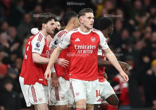 arsenal-khung-hoang-giac-mo-champions-league-sau-2-cai-tat-troi-giang (2).jpg