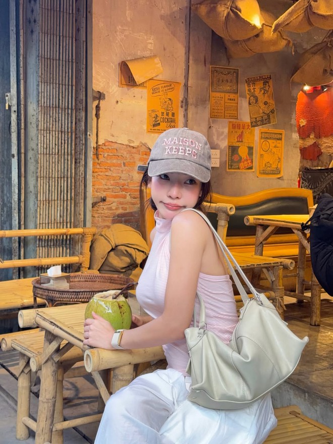 Ngày hè rực nắng không thể thiếu mũ lưỡi trai thời thượng- Ảnh 6. Ngày hè rực nắng không thể thiếu mũ lưỡi trai thời thượng- Ảnh 6.