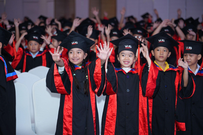 Không khí tại buổi lễ phát chứng chỉ. Ảnh: VUS