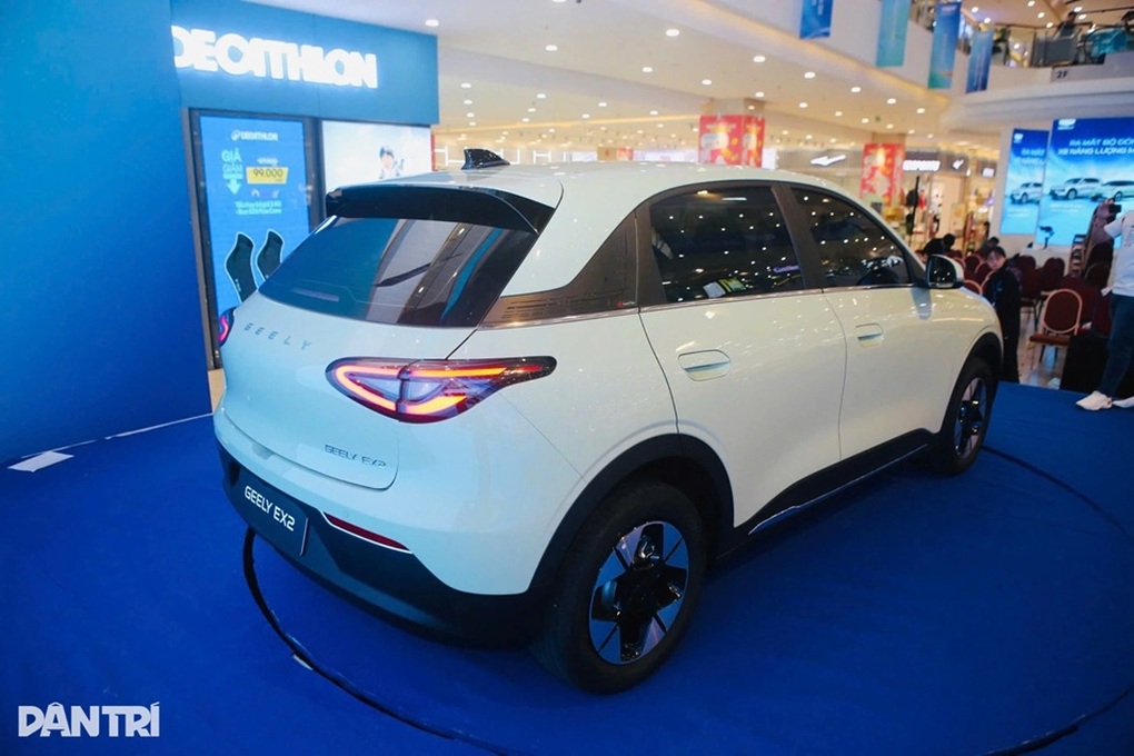 Geely EX2 mới ra mắt Việt Nam có giá thay pin gần 200 triệu đồng - 3