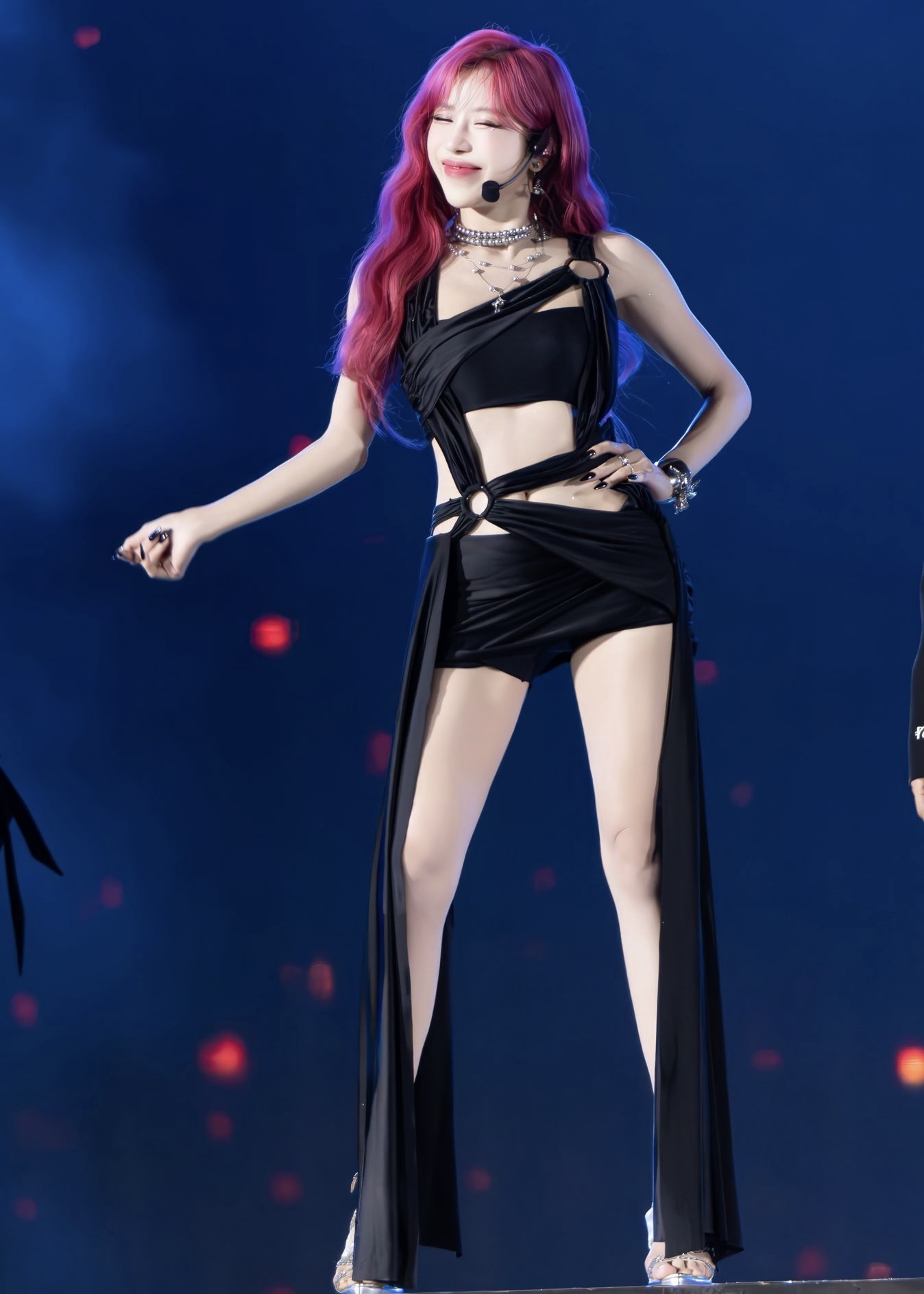 Đôi chân mảnh như tăm tre của Trang Pháp, nhìn thôi đã thấy bất an- Ảnh 5.