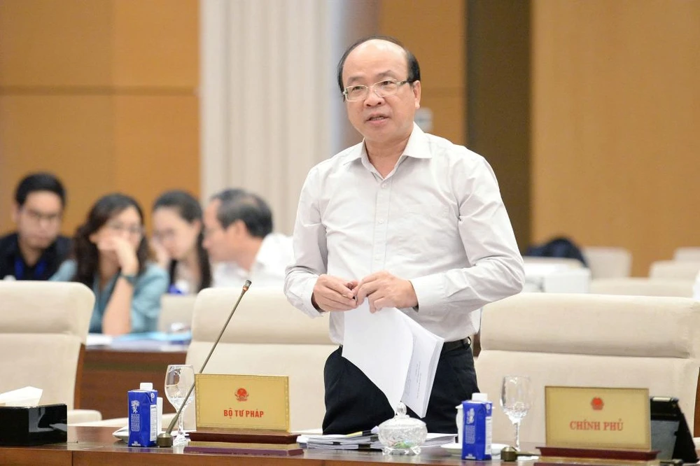 Ông Phan Chí Hiếu, Chủ nhiệm Ủy ban Pháp luật và Tư pháp của Quốc hội. Ông Phan Chí Hiếu, Chủ nhiệm Ủy ban Pháp luật và Tư pháp của Quốc hội.
