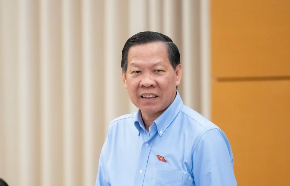 Ông Phan Văn Mãi, Chủ nhiệm Ủy ban Kinh tế và Tài chính của Quốc hội. Ông Phan Văn Mãi, Chủ nhiệm Ủy ban Kinh tế và Tài chính của Quốc hội.