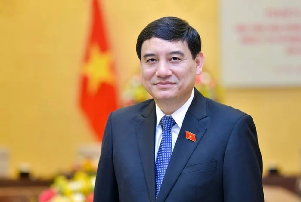 Ông Nguyễn Đắc Vinh, Chủ nhiệm Ủy ban Văn hóa và Xã hội của Quốc hội. Ông Nguyễn Đắc Vinh, Chủ nhiệm Ủy ban Văn hóa và Xã hội của Quốc hội.