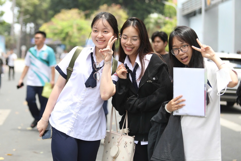 Thi đánh giá năng lực lớn nhất nước: Đứt dây chằng vẫn quyết đạt 750 điểm - 7