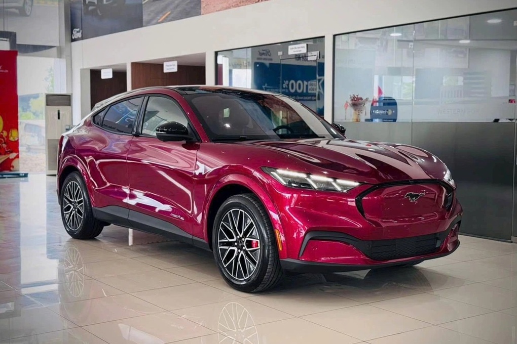 Ford Mustang Mach-E giảm gần 1 tỷ đồng, Territory có giá mới rẻ hơn CX-5 - 2