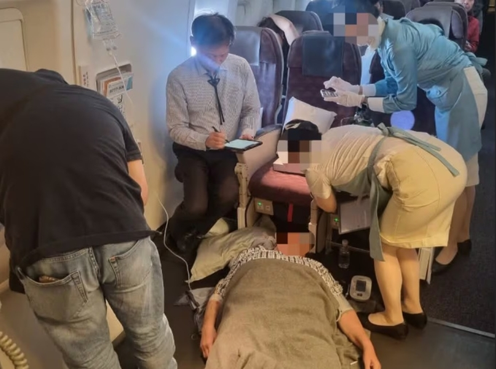 Nữ hành khách đột ngột ngưng thở trên máy bay được nhóm bác sỹ Hàn Quốc cứu - 2