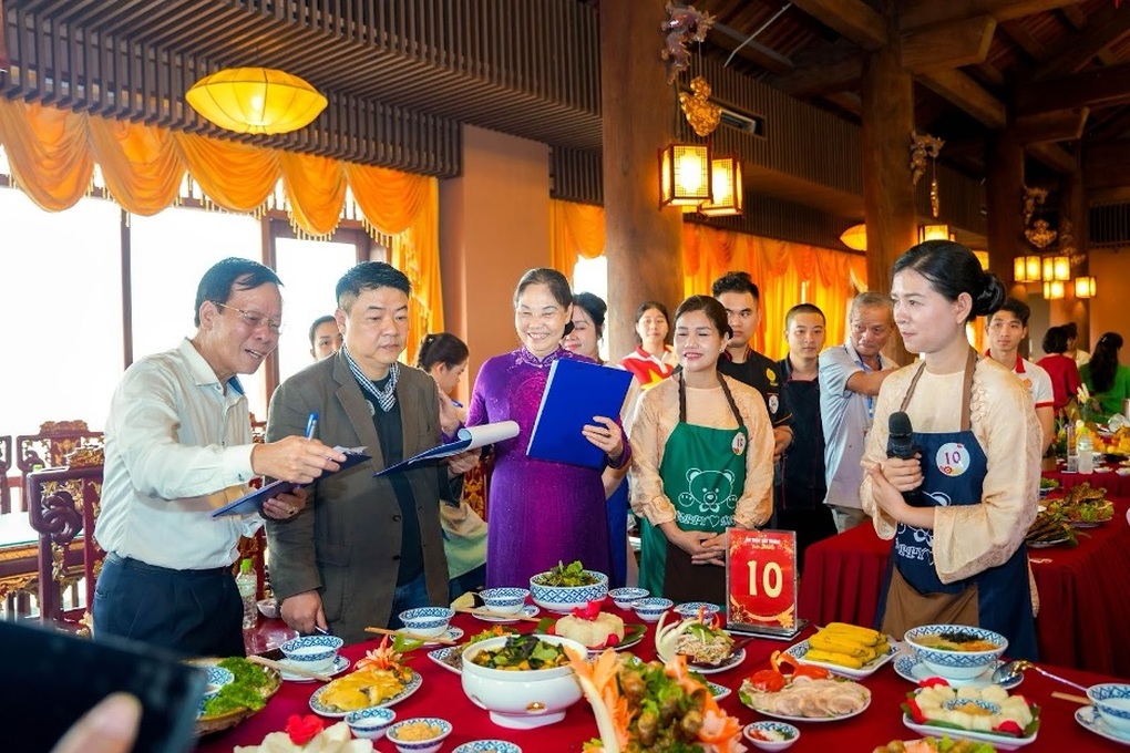 Bay hàng nghìn cây số từ TPHCM ra Hà Nội để thưởng thức cỗ Bát Tràng - 3