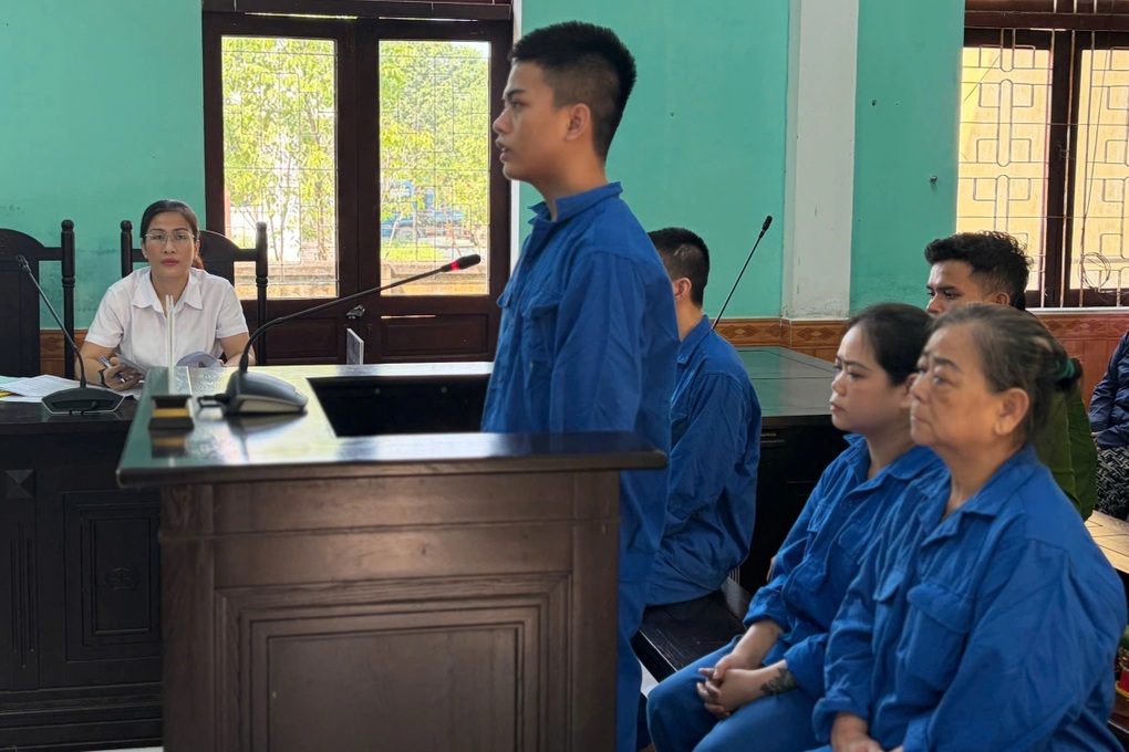 Người phụ nữ lôi kéo con gái, cháu ngoại buôn bán ma túy tại nhà riêng - 2