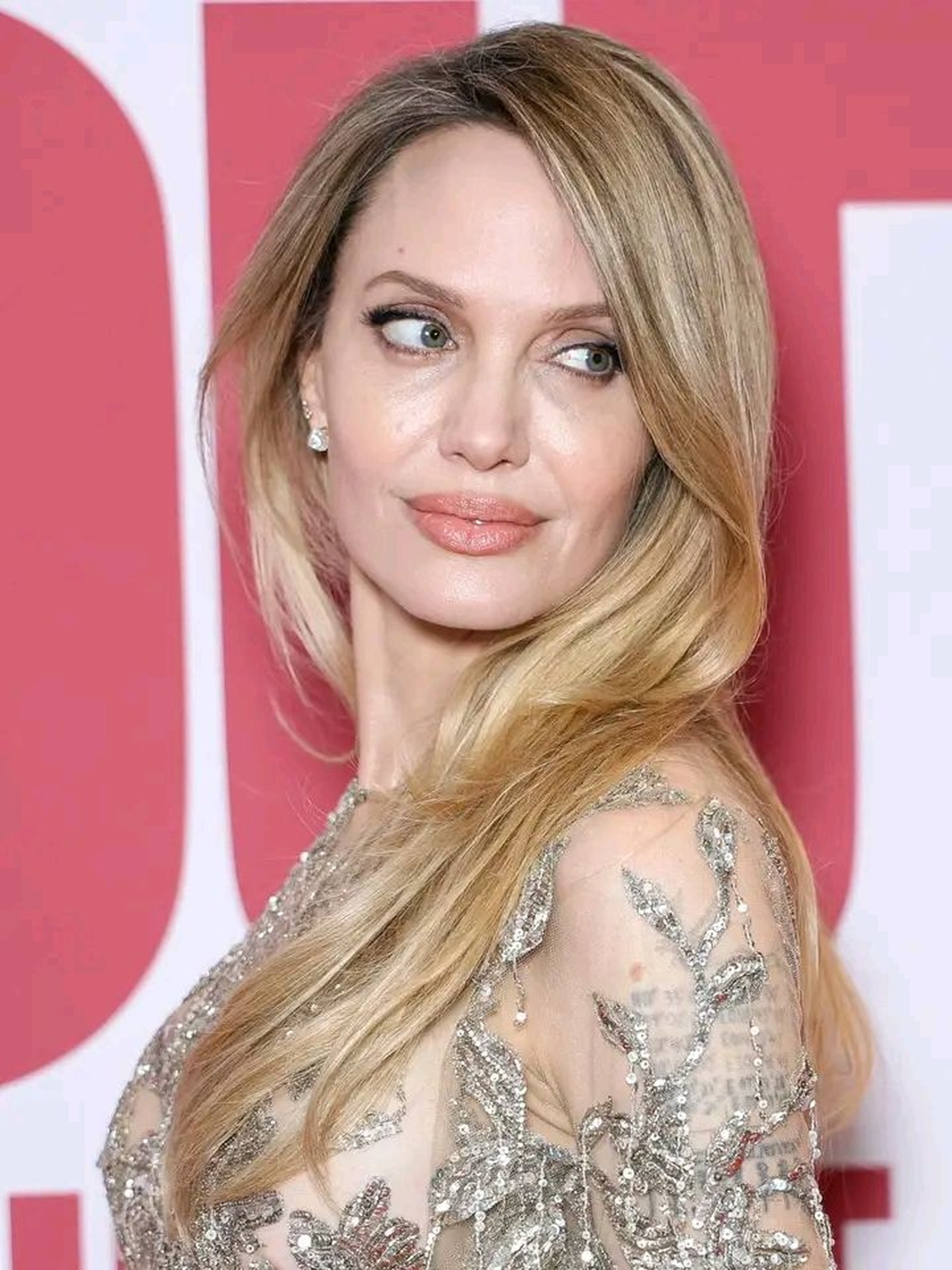 Ba thế hệ nhà Angelina Jolie: Nhan sắc cực phẩm xuyên suốt thời gian - 11