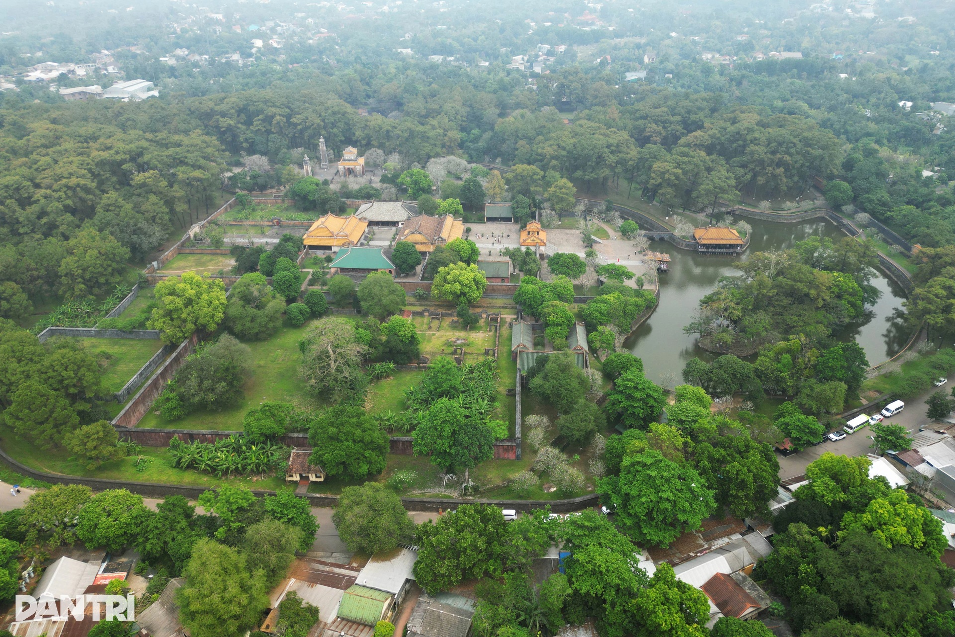 Nơi vua Tự Đức thường đến xem hát và yên nghỉ lúc qua đời - 2