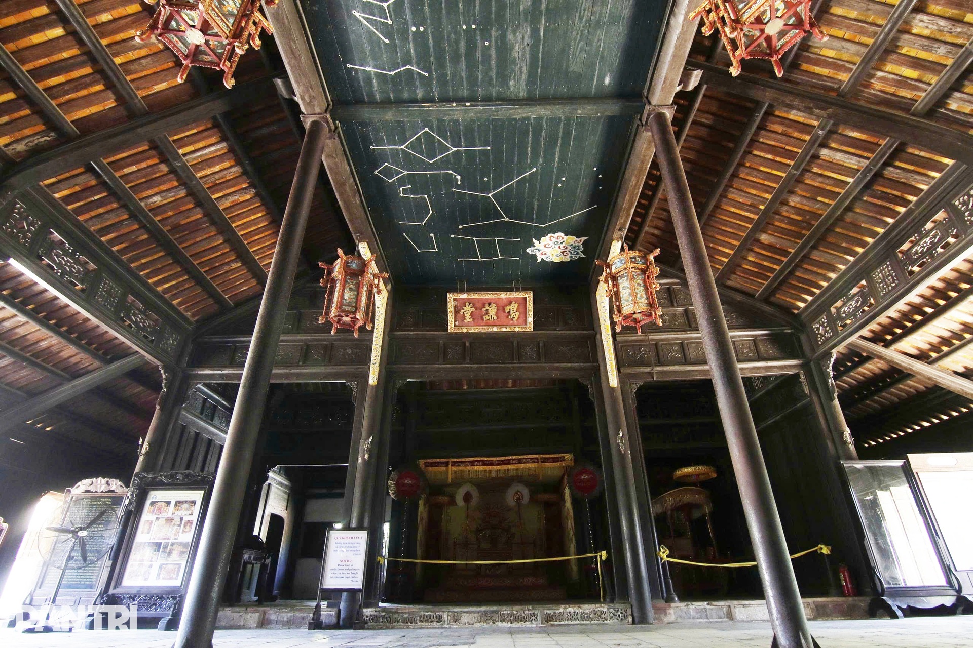 Nơi vua Tự Đức thường đến xem hát và yên nghỉ lúc qua đời - 7