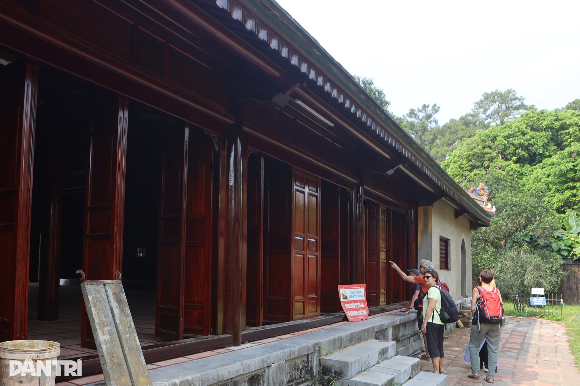 Nơi vua Tự Đức thường đến xem hát và yên nghỉ lúc qua đời - 11