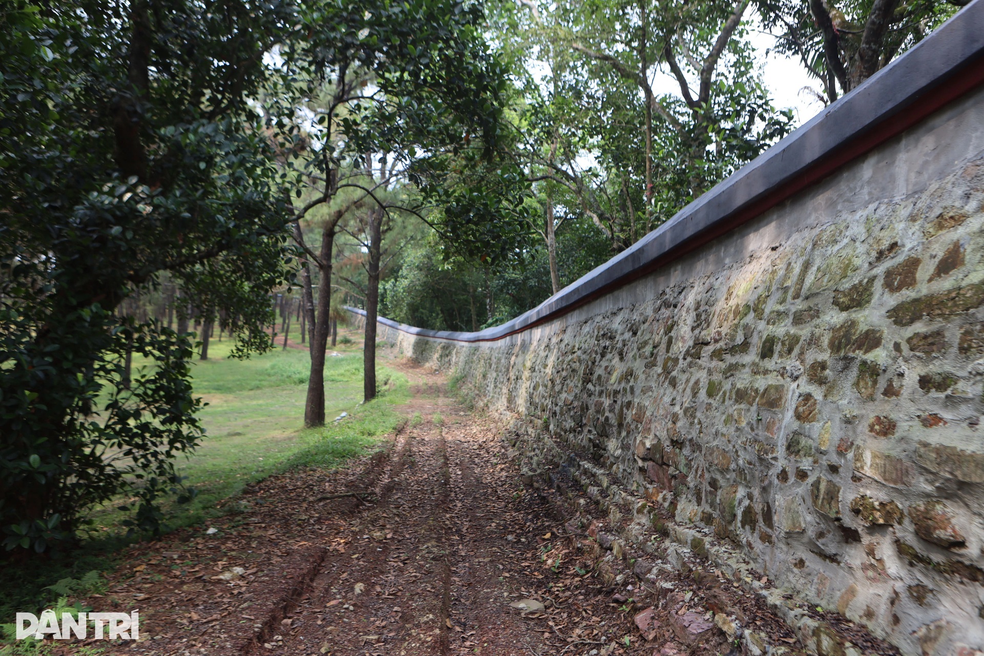 Nơi vua Tự Đức thường đến xem hát và yên nghỉ lúc qua đời - 15