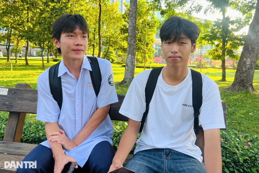 Sáng nay, gần 140.000 sĩ tử dự cuộc đua đặc biệt giành vé sớm vào đại học - 2