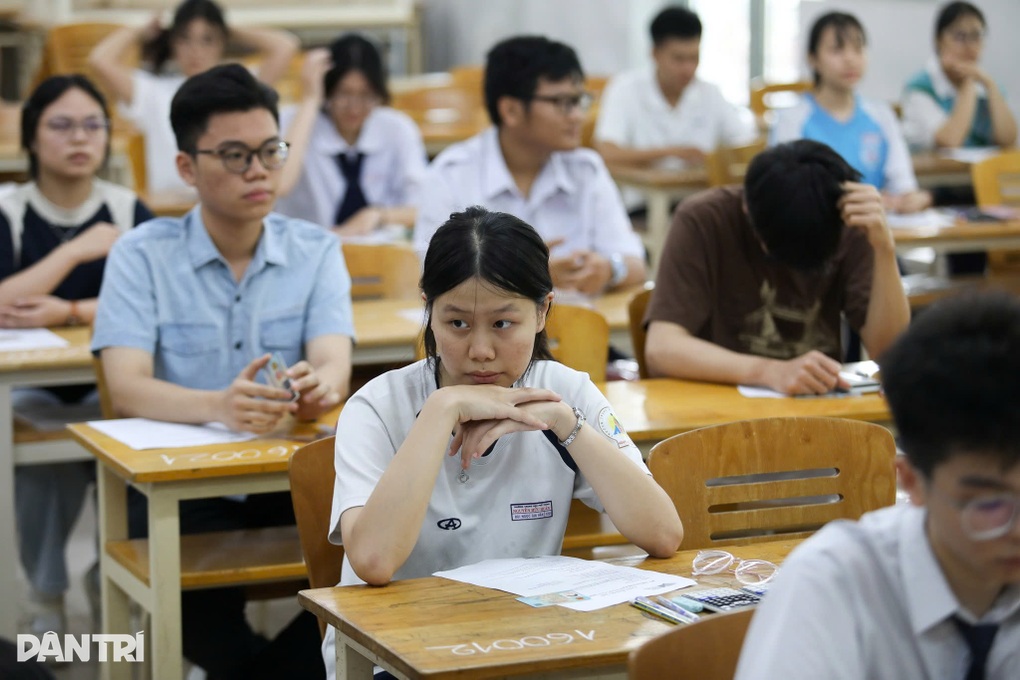 Sáng nay, gần 140.000 sĩ tử dự cuộc đua đặc biệt giành vé sớm vào đại học - 5