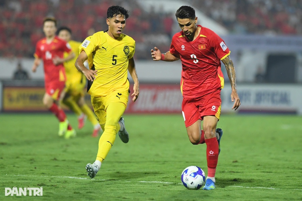 CĐV Thái Lan: Đội nhà quyết không nhập tịch như tuyển Việt Nam - 2