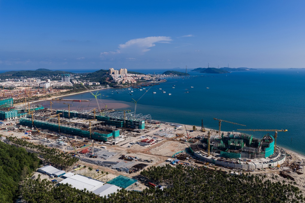 Người dân ngồi chật kín nhà văn hóa nhận tiền đền bù đất siêu dự án Olympic - 6