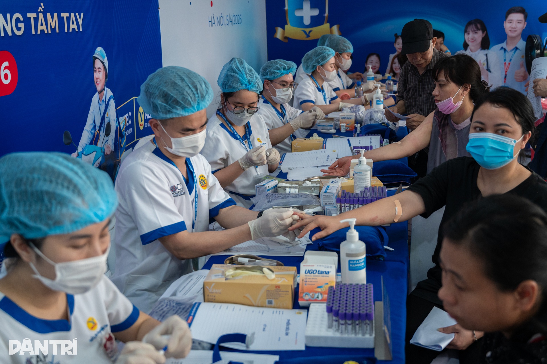 Hàng trăm bác sĩ ra quân, khám và sàng lọc miễn phí cho hơn 10.000 người - 3 Hàng trăm bác sĩ ra quân, khám và sàng lọc miễn phí cho hơn 10.000 người - 3