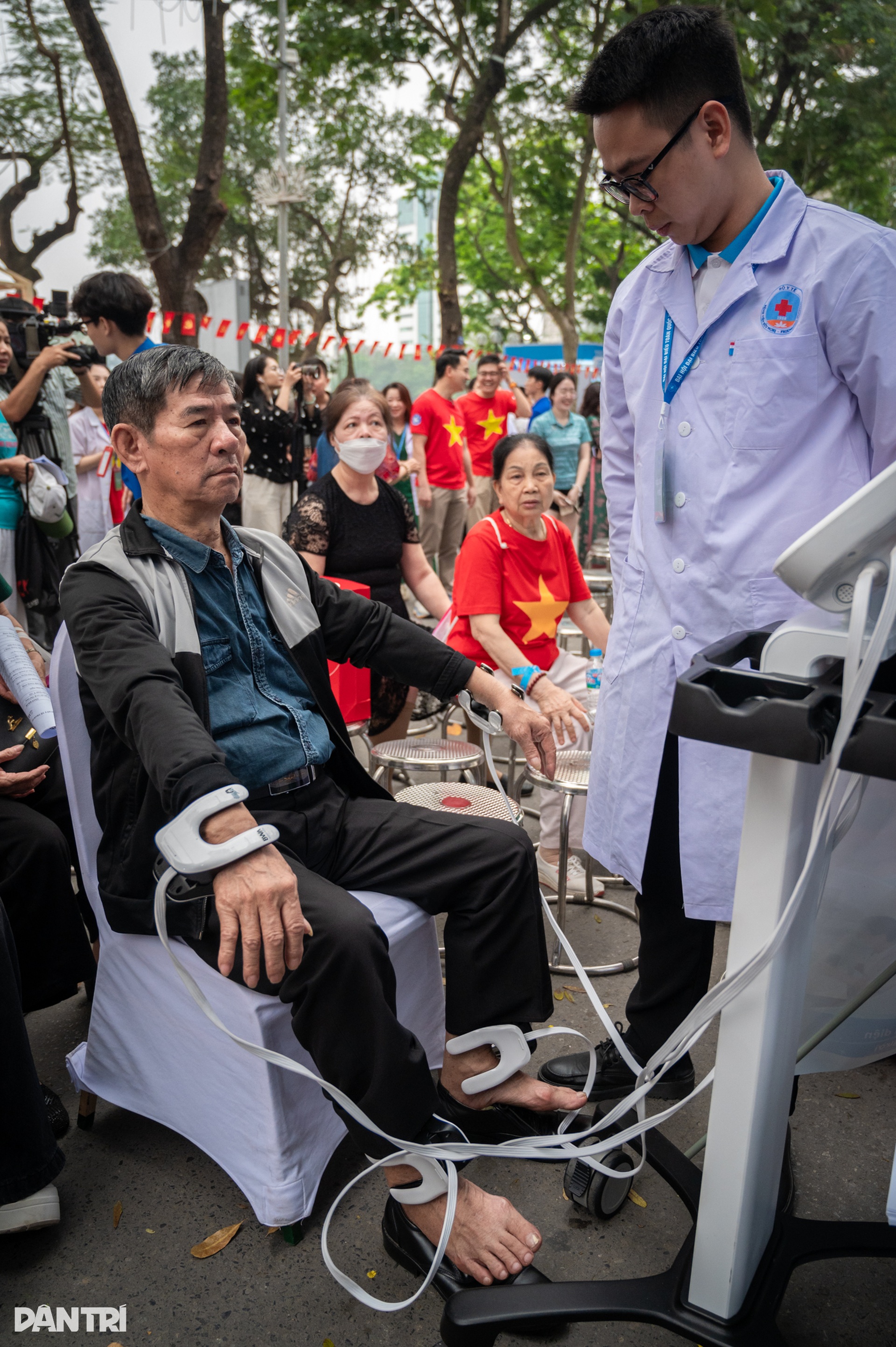 Hàng trăm bác sĩ ra quân, khám và sàng lọc miễn phí cho hơn 10.000 người - 6 Hàng trăm bác sĩ ra quân, khám và sàng lọc miễn phí cho hơn 10.000 người - 6