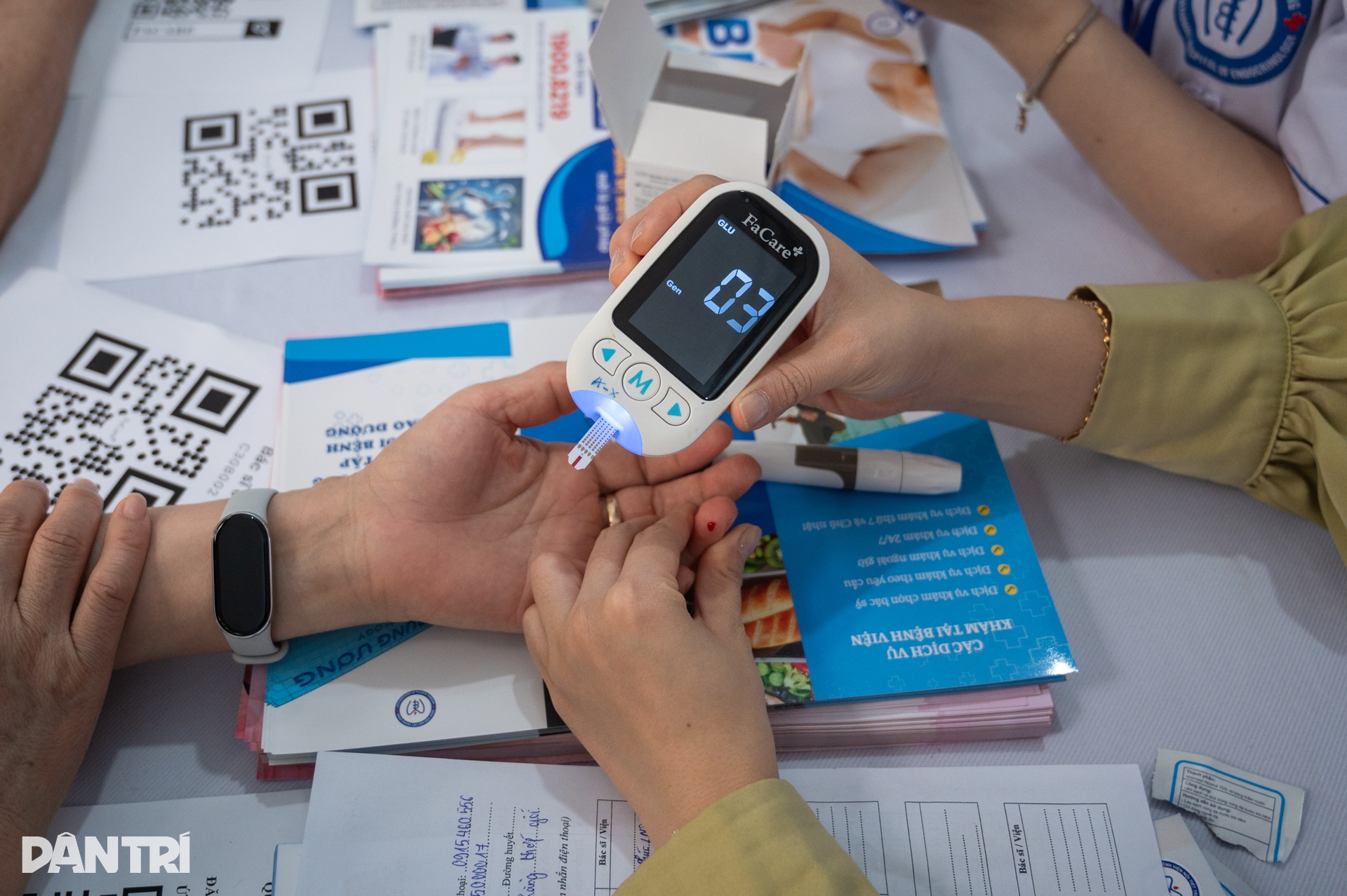 Hàng trăm bác sĩ ra quân, khám và sàng lọc miễn phí cho hơn 10.000 người - 9 Hàng trăm bác sĩ ra quân, khám và sàng lọc miễn phí cho hơn 10.000 người - 9