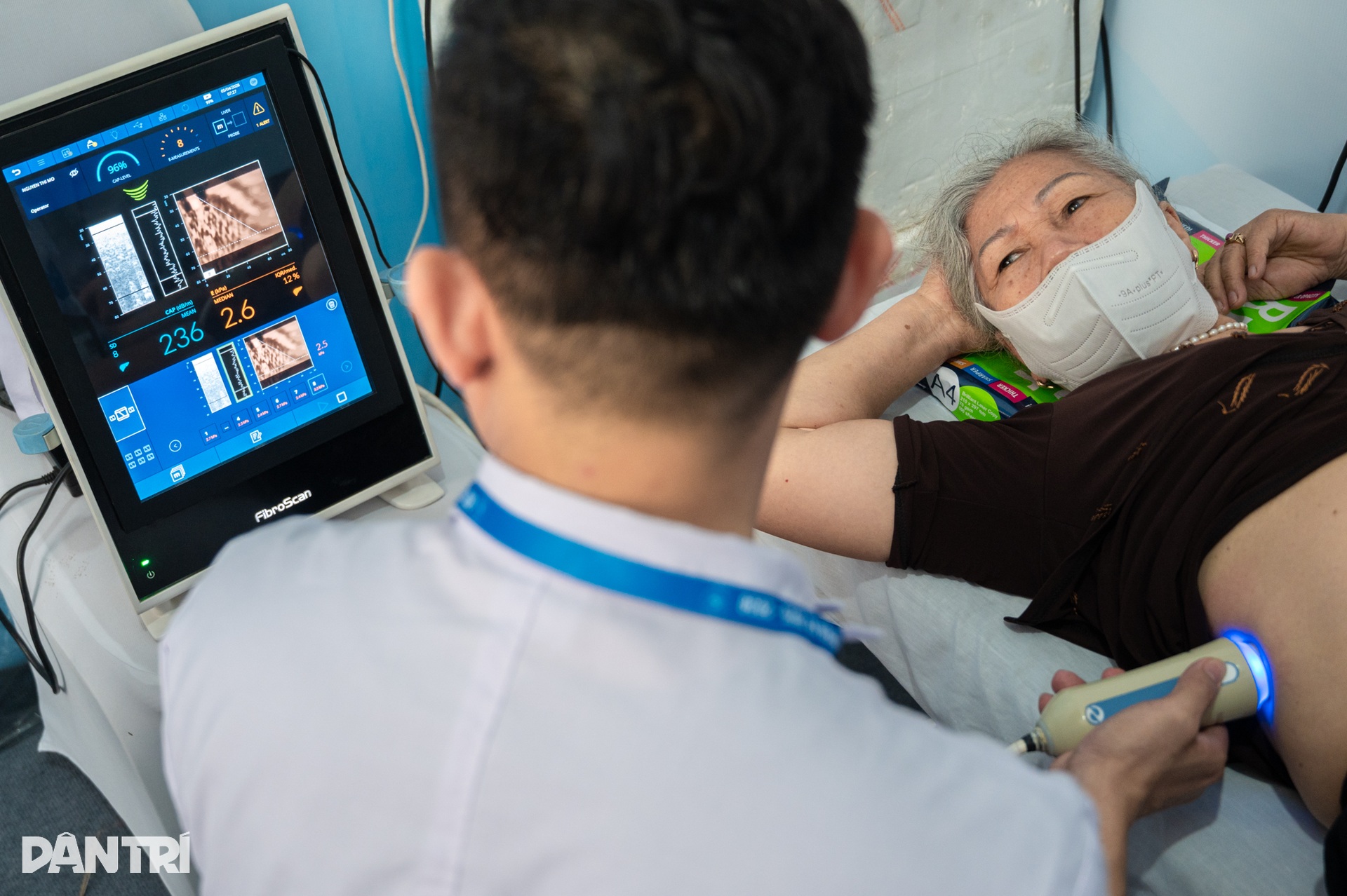 Hàng trăm bác sĩ ra quân, khám và sàng lọc miễn phí cho hơn 10.000 người - 12 Hàng trăm bác sĩ ra quân, khám và sàng lọc miễn phí cho hơn 10.000 người - 12