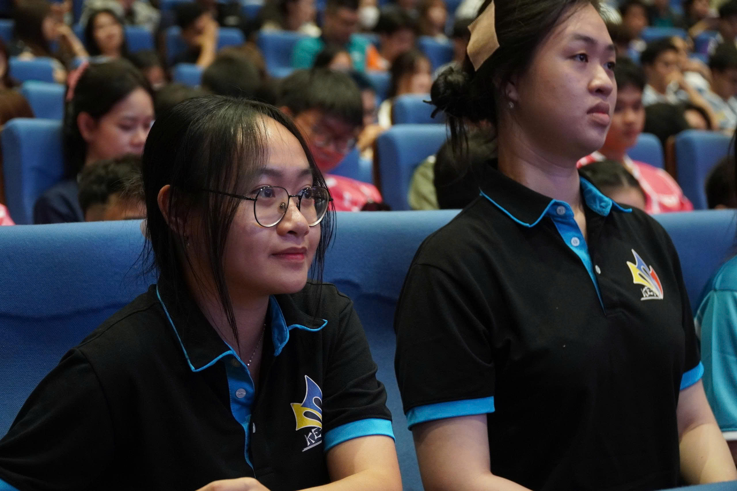 Nguyễn Công Phượng tiếp động lực cho bóng hồng sân cỏ ở ĐH Kinh tế TPHCM - Ảnh 6.