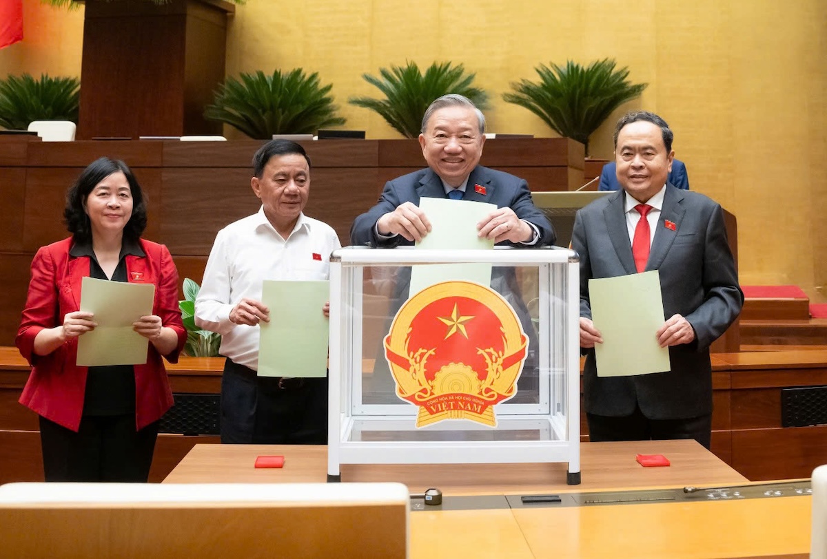 1 ủy viên Bộ Chính trị, 5 ủy viên Trung ương Đảng được bầu làm phó chủ tịch Quốc hội 2 Quốc hội - Ảnh 2.
