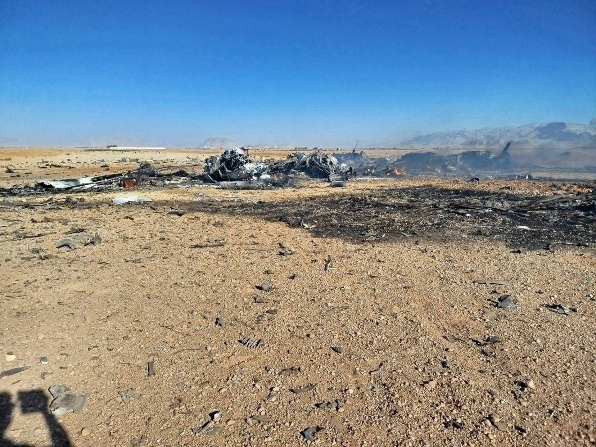 Hiện trường vụ Mỹ mất loạt máy bay quân sự khi cứu phi công mắc kẹt ở Iran - 3 Hiện trường vụ Mỹ mất loạt máy bay quân sự khi cứu phi công mắc kẹt ở Iran - 3