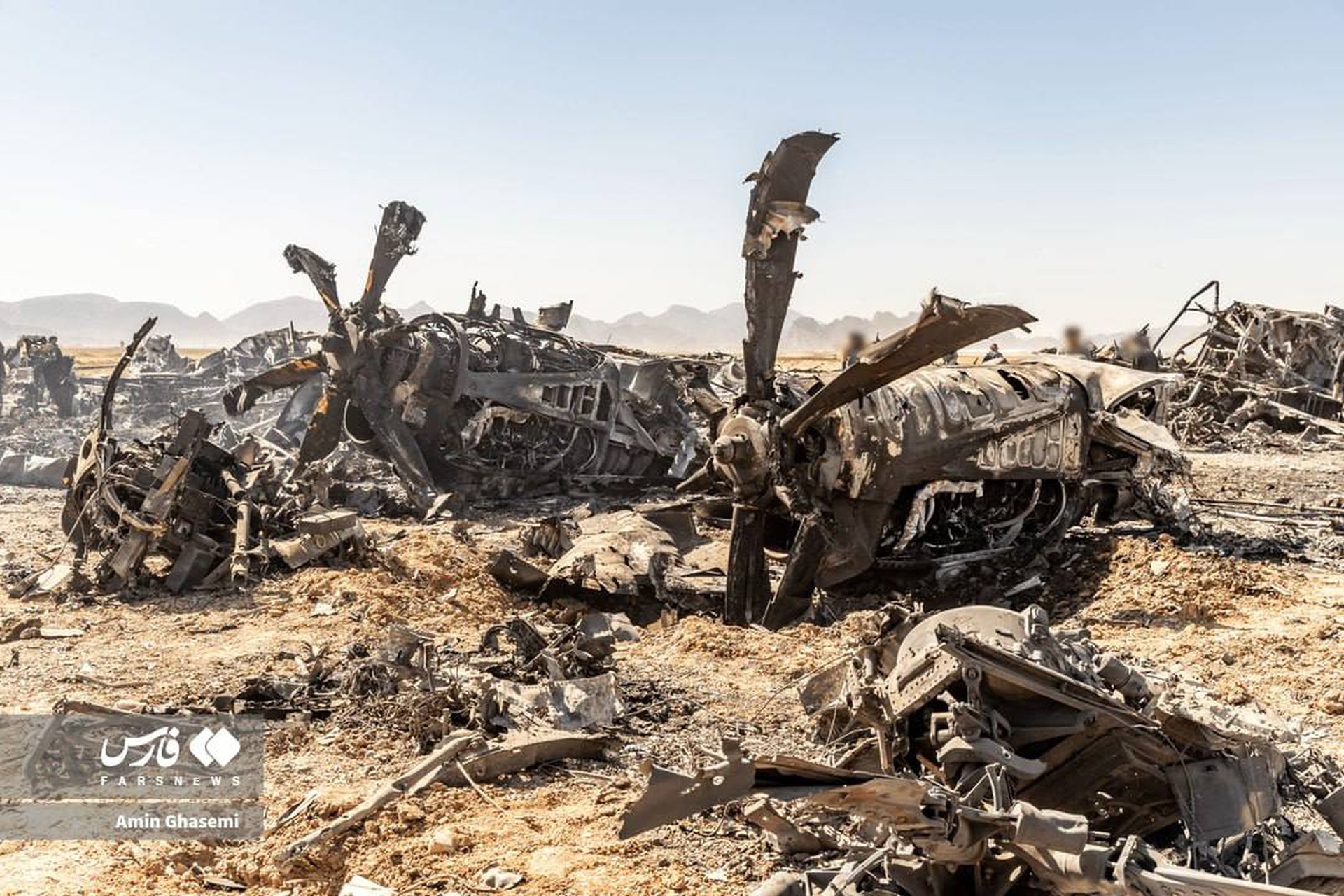 Hiện trường vụ Mỹ mất loạt máy bay quân sự khi cứu phi công mắc kẹt ở Iran - 7 Hiện trường vụ Mỹ mất loạt máy bay quân sự khi cứu phi công mắc kẹt ở Iran - 7