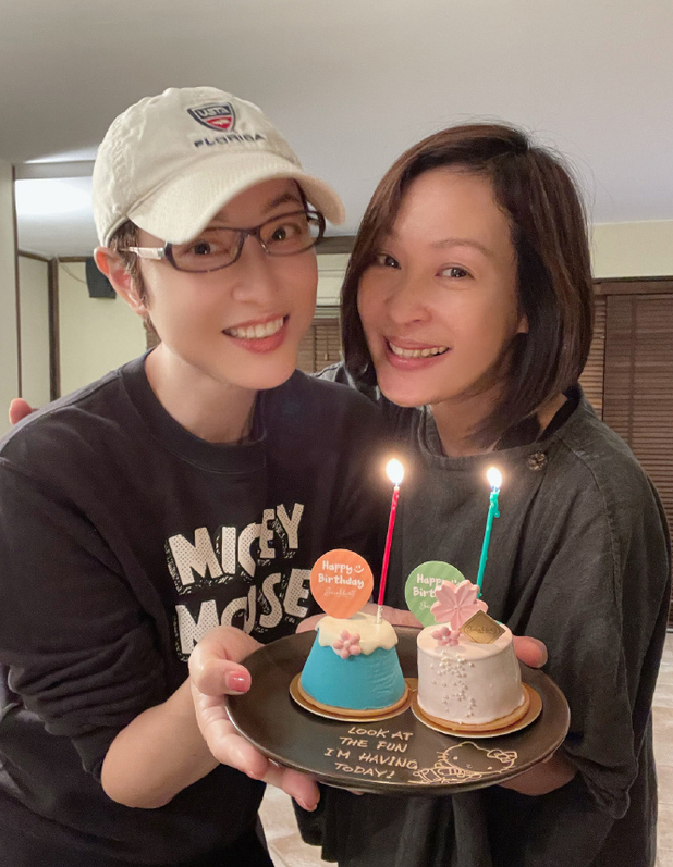 Lê Mỹ Nhàn (phải) và Trần Pháp Dung thường đón sinh nhật cùng nhau, cả hai đều sinh tháng 10/1966. Ảnh: Weibo