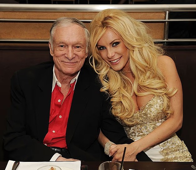 Vợ góa của ông chủ Playboy tái hôn 4 Crystal Harris khi còn là vợ của Hugh Hefner. Ảnh: Wire
