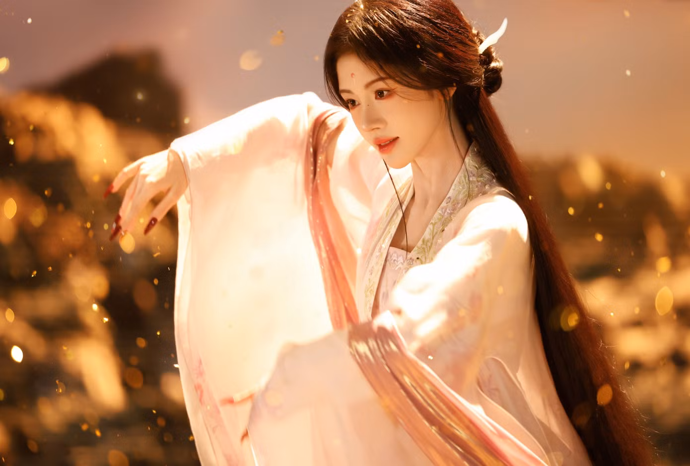 Mỹ nhân đè bẹp Địch Lệ Nhiệt Ba- Ảnh 9.