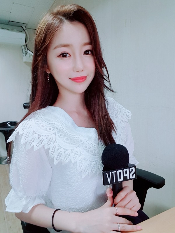 Quá khứ khó tin của nữ pháp sư sinh năm 1993: Idol nhóm nhạc nữ nổi tiếng, có luôn cả bằng trọng tài bóng đá- Ảnh 3.