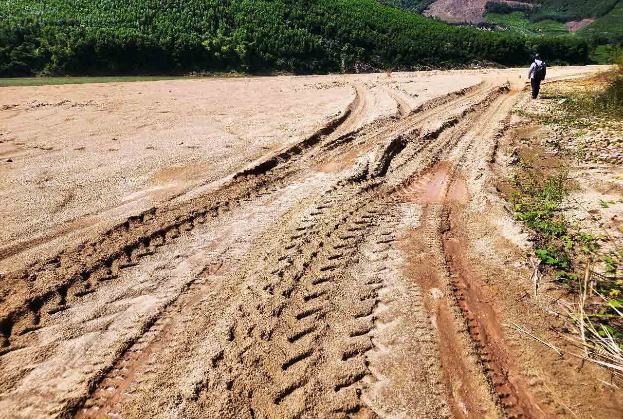 Cát sông Thu Bồn bị 'rút ruột' giữa đêm- Ảnh 4.