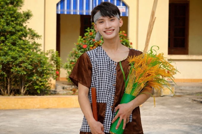 Nguyễn Hoàng Hiệp, 19 tuổi đăng ký làm tình nguyện viên chăm sóc em bé sinh non tại bệnh viện. Ảnh: Nhân vật cung cấp