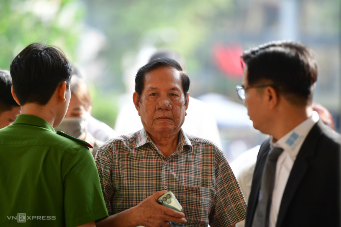 Bị cáo Lê Quang Thung, cựu tổng giám đốc, quyền chủ tịch HĐQT Tập đoàn Công nghiệp cao su Việt Nam. Ảnh: Thanh Tùng