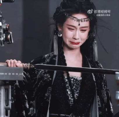 Nhìn mỹ nhân này khóc còn buồn cười hơn xem 100 bộ phim hài, méo mó mặt mày không có nổi 1 giọt nước mắt- Ảnh 2.