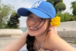 Chu Thanh Huyền khoe vòng cổ hơn một tỷ đồng khi đi tắm nắng