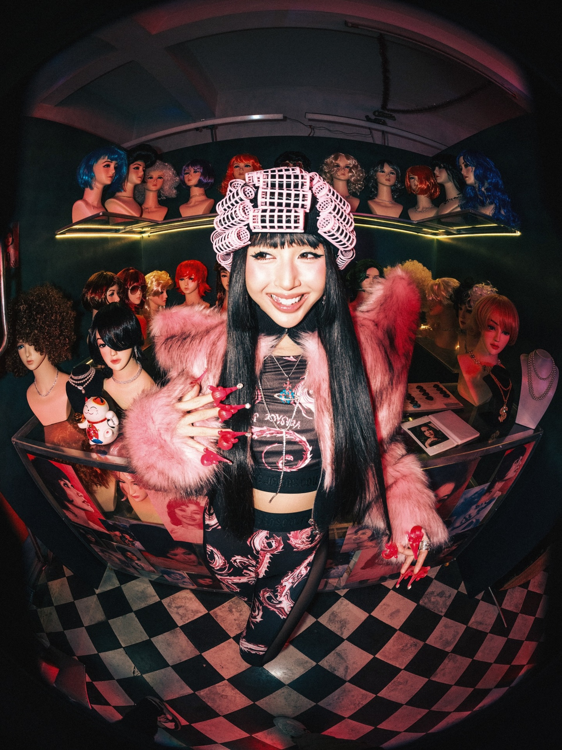 Quỳnh Anh Shyn tuổi 30: Nhan sắc nóng bỏng, gu thời trang táo bạo - 2 Quỳnh Anh Shyn tuổi 30: Nhan sắc nóng bỏng, gu thời trang táo bạo - 2